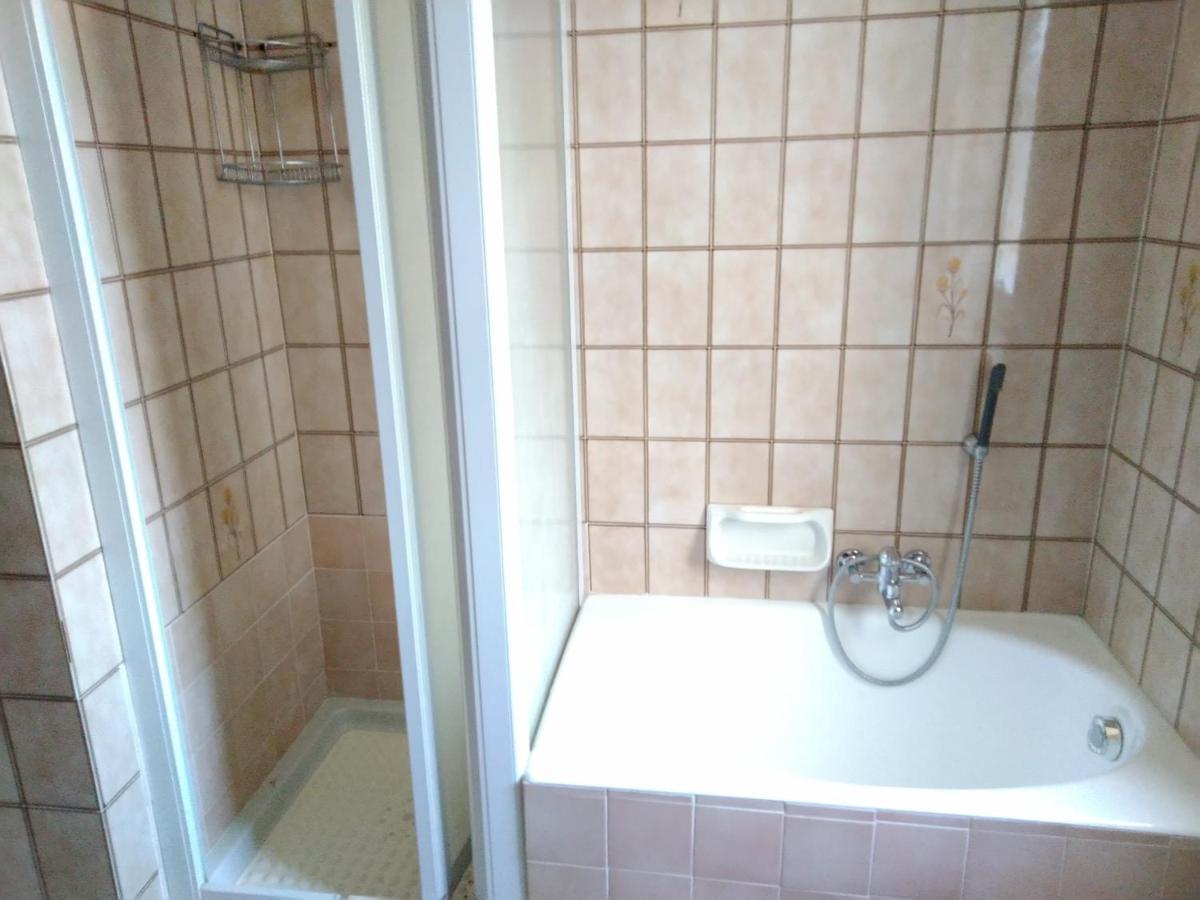 Domanda Appartement Calosso Buitenkant foto