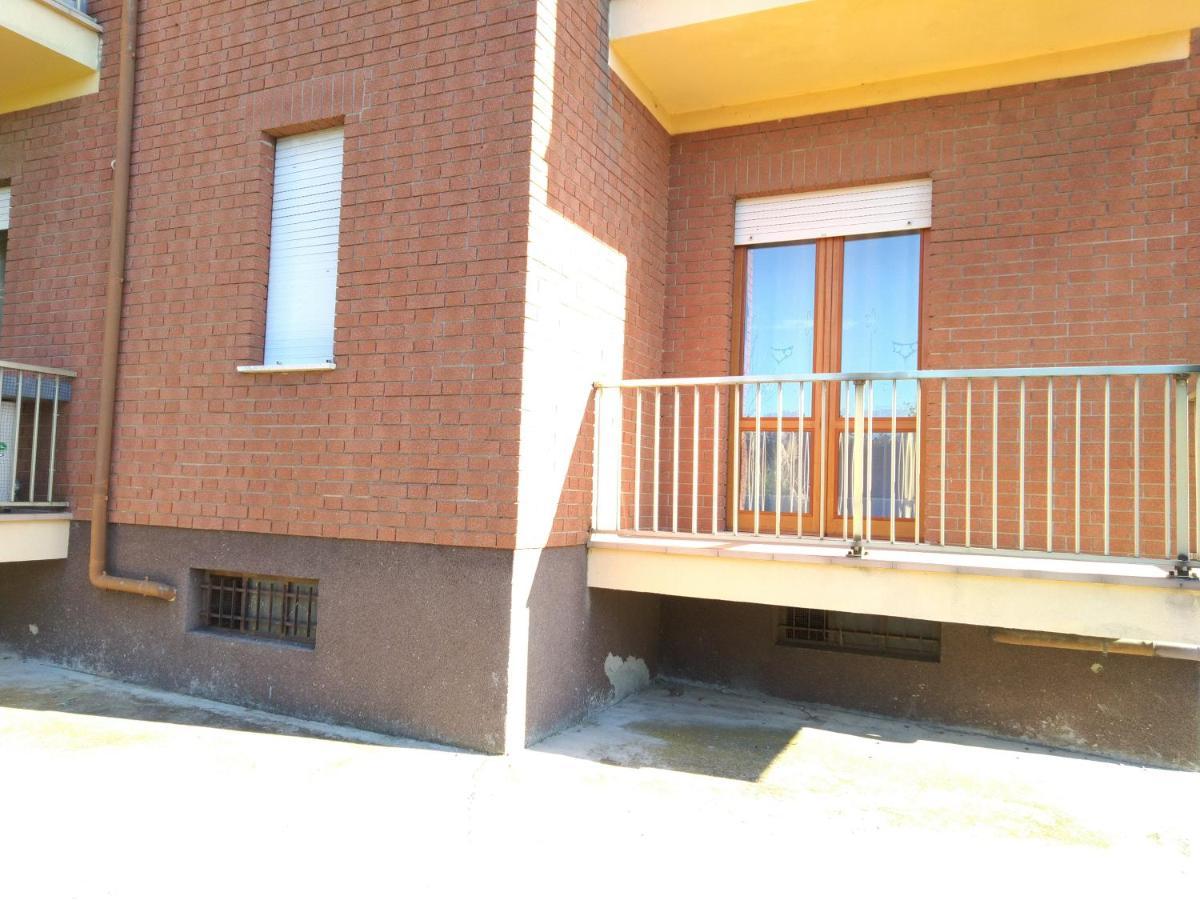 Domanda Appartement Calosso Buitenkant foto