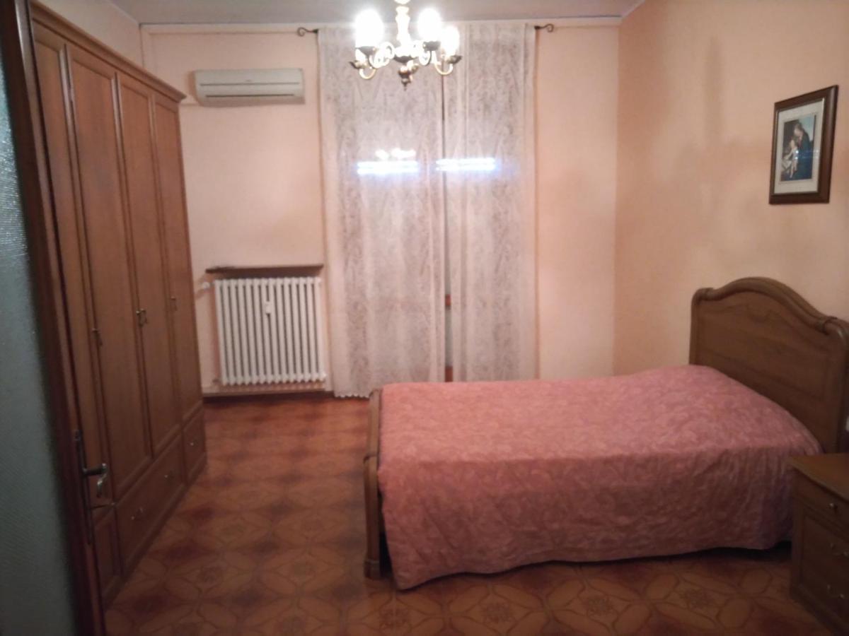 Domanda Appartement Calosso Buitenkant foto
