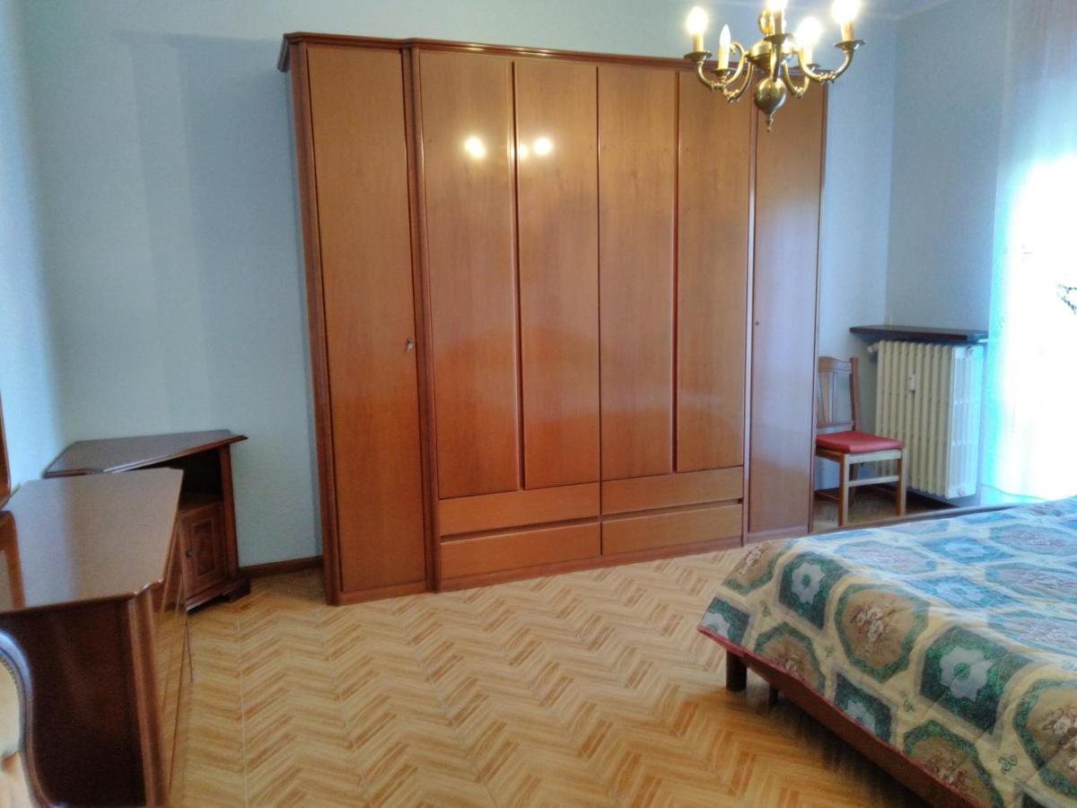 Domanda Appartement Calosso Buitenkant foto